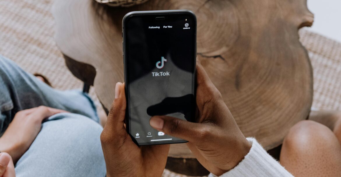 Zdjęcie do artykułu: Czy media społecznościowe niszczą relacje międzyludzkie?